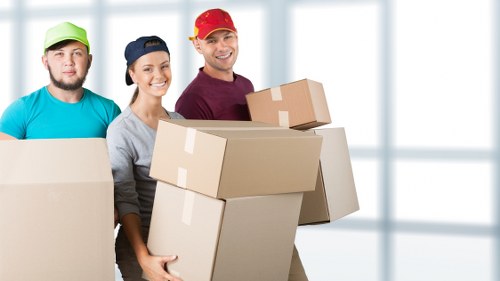 Packing belongings into a mobile self storage container